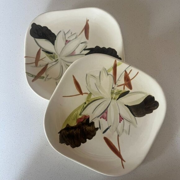 Red Wing Pottery Lotus Plate Set Of 2 Vintage Hand-Painted Floral Design 7" - Picture 3 of 5